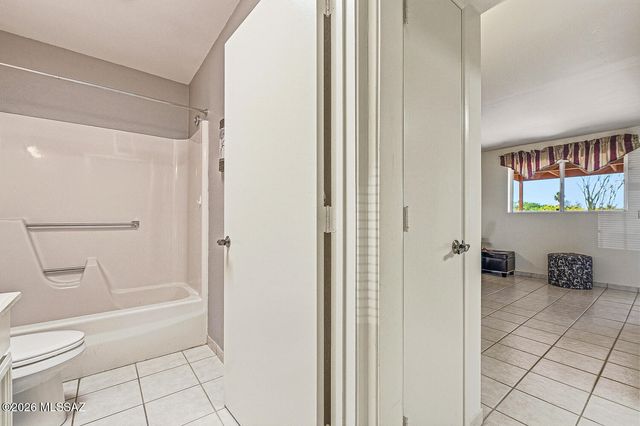 569 W Ocotillo Place, Green Valley, AZ 85614