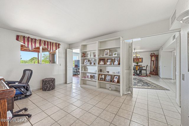569 W Ocotillo Place, Green Valley, AZ 85614