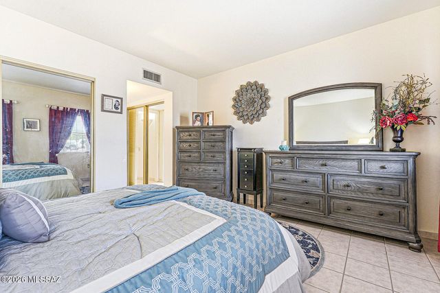 569 W Ocotillo Place, Green Valley, AZ 85614