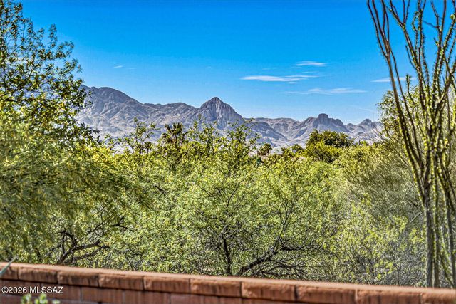 569 W Ocotillo Place, Green Valley, AZ 85614