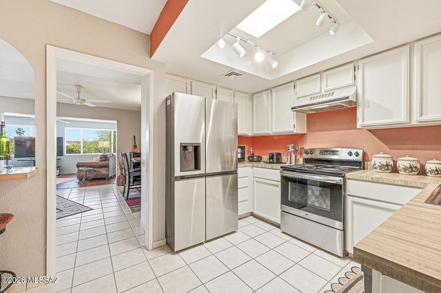 569 W Ocotillo Place, Green Valley, AZ 85614