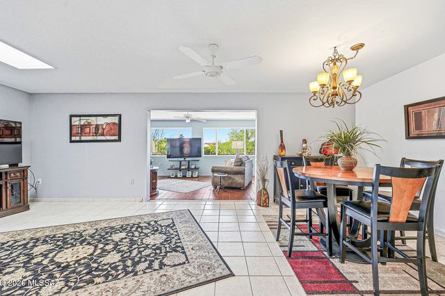 569 W Ocotillo Place, Green Valley, AZ 85614