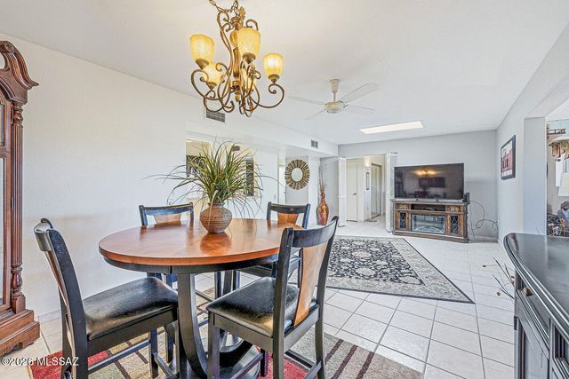 569 W Ocotillo Place, Green Valley, AZ 85614