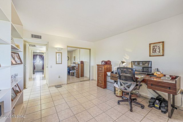 569 W Ocotillo Place, Green Valley, AZ 85614