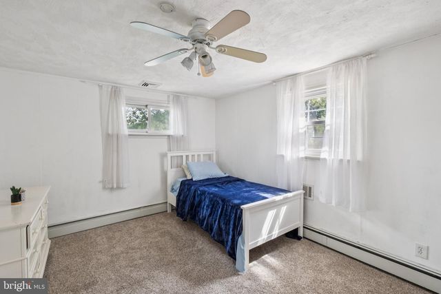 35 BUCKWALTER RD, Eagleville, PA 19403