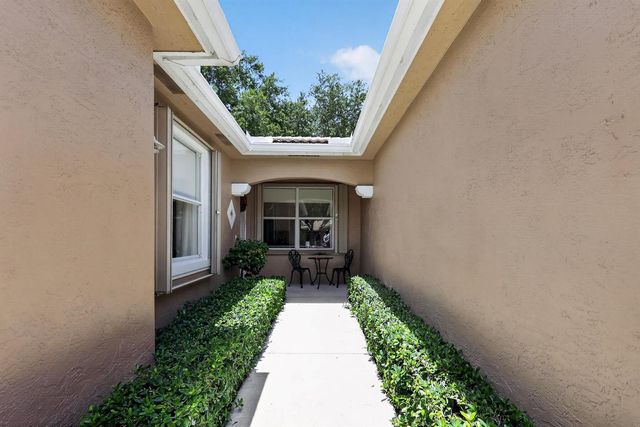 2159 MAN OF WAR, West Palm Beach, FL 33411