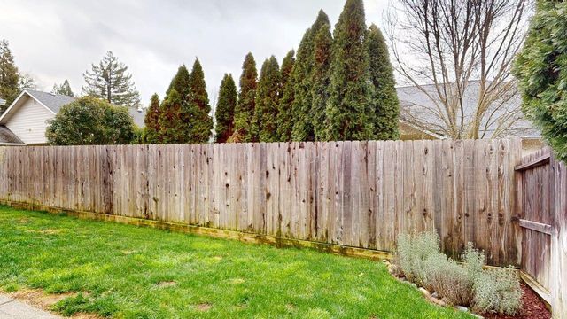 1821 SW I Street, Grants Pass, OR 97526