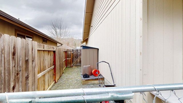 1821 SW I Street, Grants Pass, OR 97526