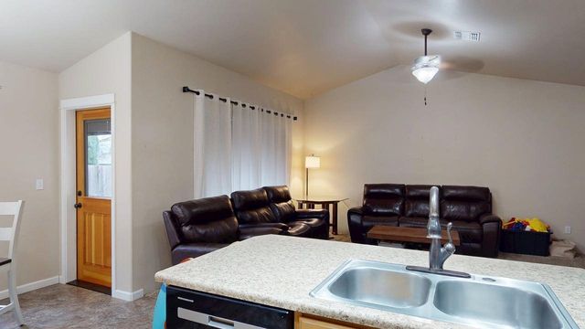 1821 SW I Street, Grants Pass, OR 97526