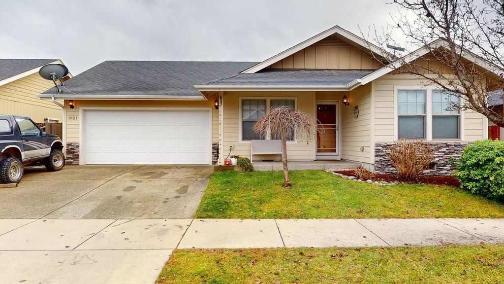 1821 SW I Street, Grants Pass, OR 97526