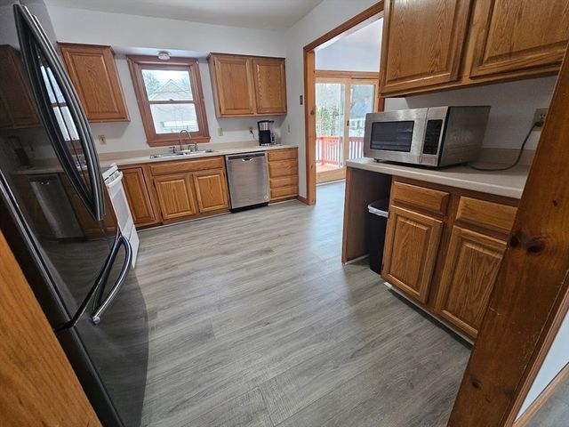 61 Randall Wood Dr, Montague, MA 01351