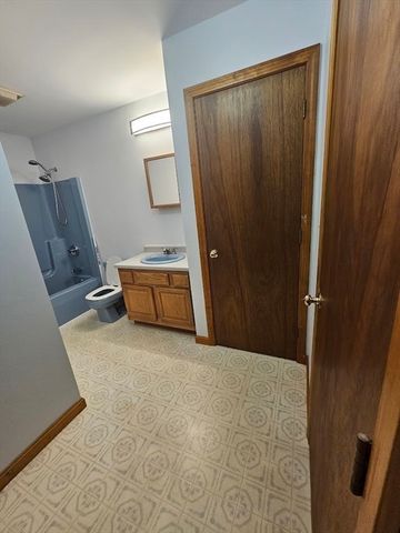 61 Randall Wood Dr, Montague, MA 01351