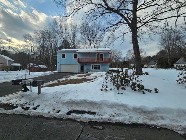 61 Randall Wood Dr, Montague, MA 01351