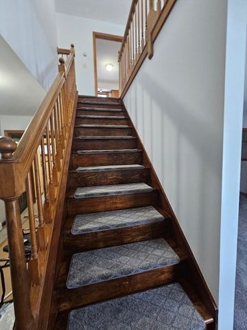 61 Randall Wood Dr, Montague, MA 01351