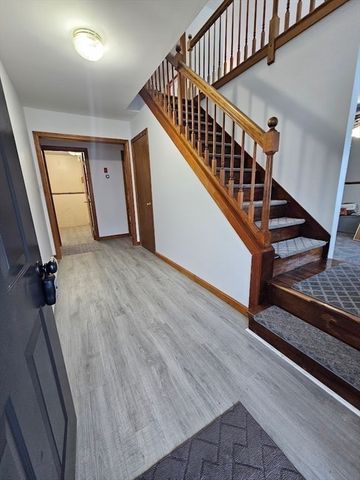 61 Randall Wood Dr, Montague, MA 01351