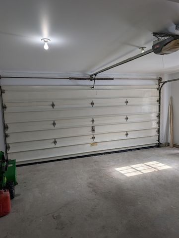 61 Randall Wood Dr, Montague, MA 01351