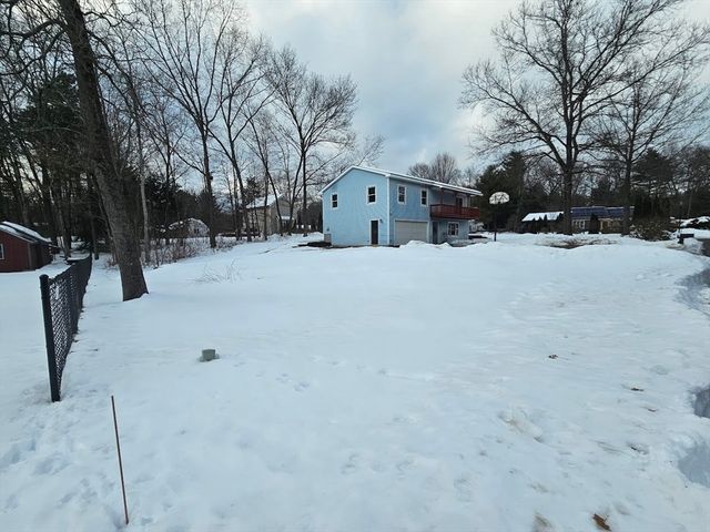 61 Randall Wood Dr, Montague, MA 01351