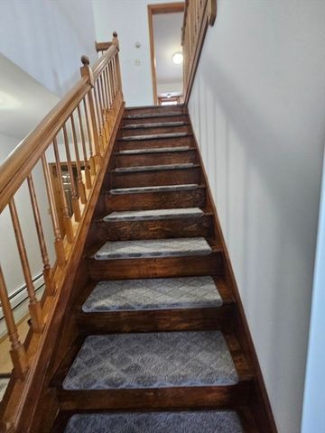 61 Randall Wood Dr, Montague, MA 01351