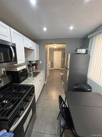 2065 Morris Avenue, Lincoln Park, MI 48146