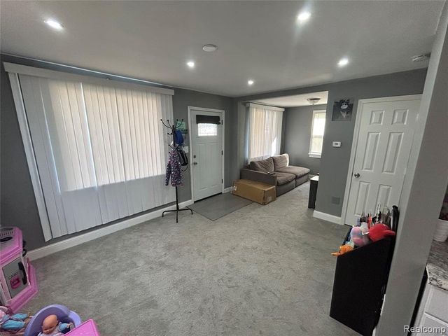 2065 Morris Avenue, Lincoln Park, MI 48146