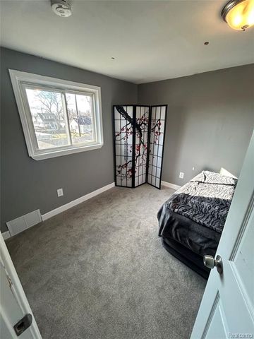 2065 Morris Avenue, Lincoln Park, MI 48146