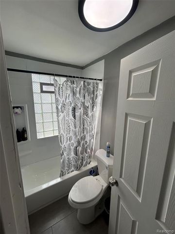 2065 Morris Avenue, Lincoln Park, MI 48146