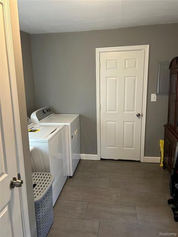 2065 Morris Avenue, Lincoln Park, MI 48146