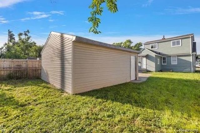 2065 Morris Avenue, Lincoln Park, MI 48146