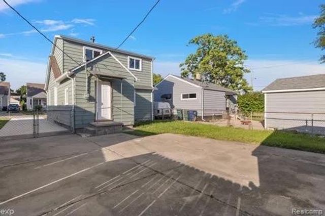 2065 Morris Avenue, Lincoln Park, MI 48146