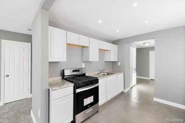 2065 Morris Avenue, Lincoln Park, MI 48146