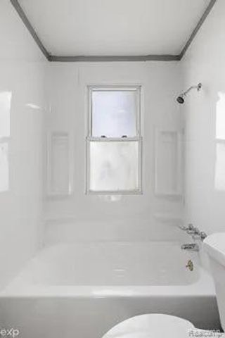 2065 Morris Avenue, Lincoln Park, MI 48146