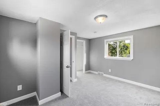 2065 Morris Avenue, Lincoln Park, MI 48146