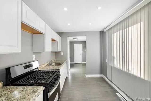 2065 Morris Avenue, Lincoln Park, MI 48146