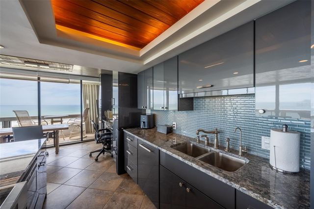 5400 OCEAN BOULEVARD 10-02, Sarasota, FL 34242