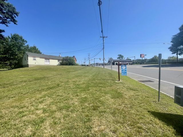 4 Lakeshore Drive, Seabrook, NH 03874