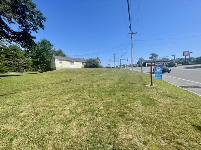 4 Lakeshore Drive, Seabrook, NH 03874