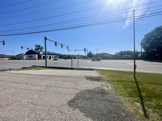 4 Lakeshore Drive, Seabrook, NH 03874