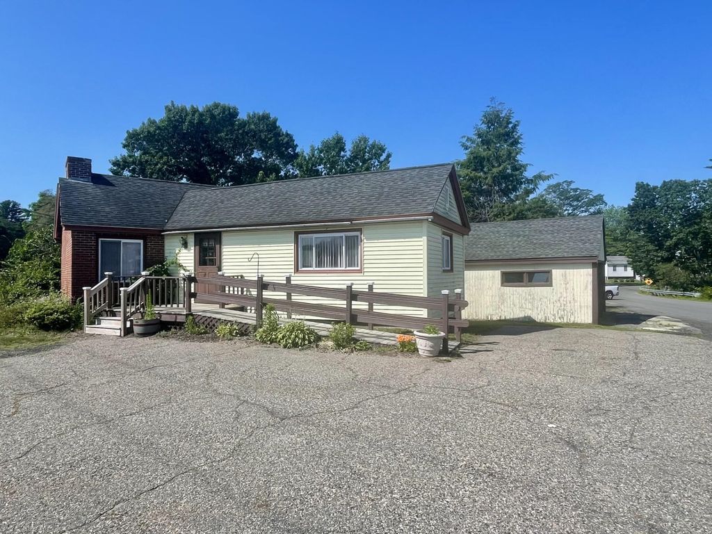 4 Lakeshore Drive, Seabrook, NH 03874