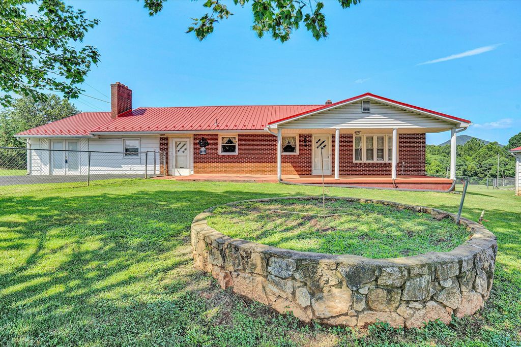 75 ACORN RD, Rocky Mount, VA 24151