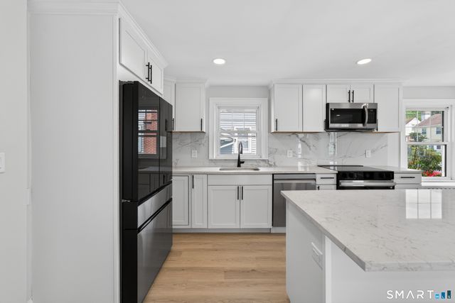 55 Woodlawn Road, New London, CT 06320
