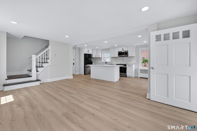 55 Woodlawn Road, New London, CT 06320