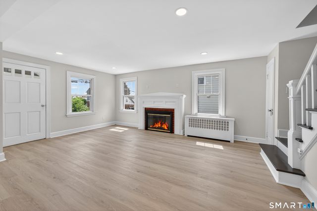 55 Woodlawn Road, New London, CT 06320