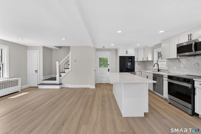 55 Woodlawn Road, New London, CT 06320