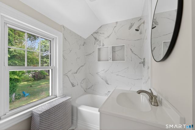 55 Woodlawn Road, New London, CT 06320