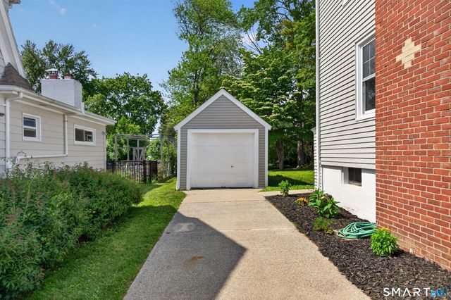 55 Woodlawn Road, New London, CT 06320