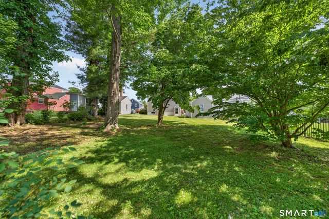 55 Woodlawn Road, New London, CT 06320