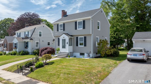 55 Woodlawn Road, New London, CT 06320