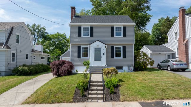 55 Woodlawn Road, New London, CT 06320