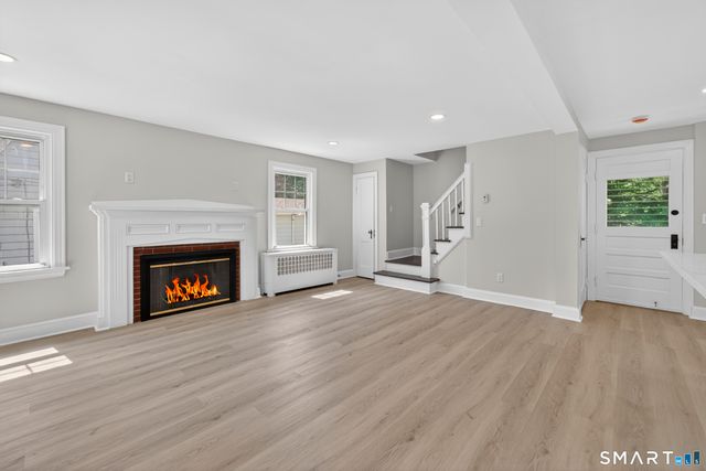 55 Woodlawn Road, New London, CT 06320