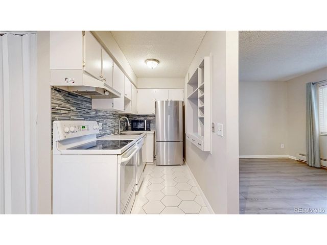 5770 E Warren Ave 213, Denver, CO 80222